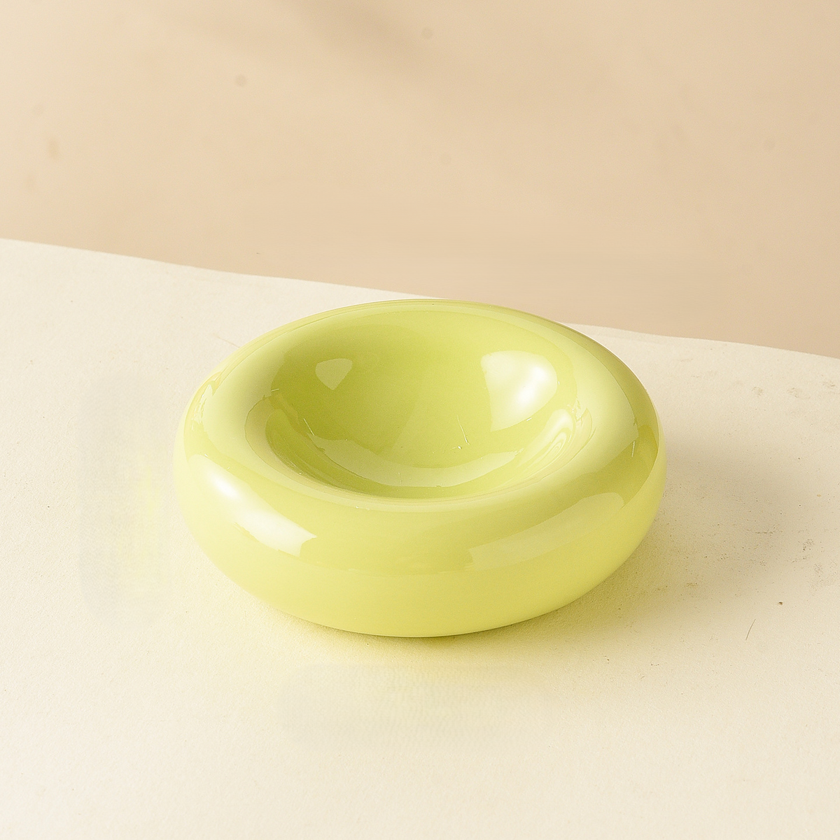 Donutformad kattskål i keramik, limegrön